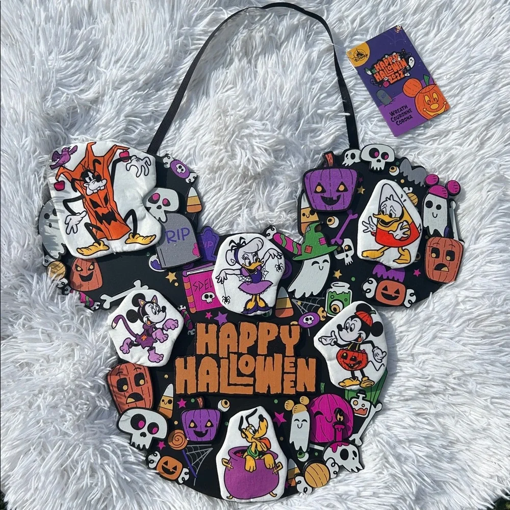 Disney Parks 2022 Mickey Mouse and Friends ''Happy Halloween” Door Wreath NEW